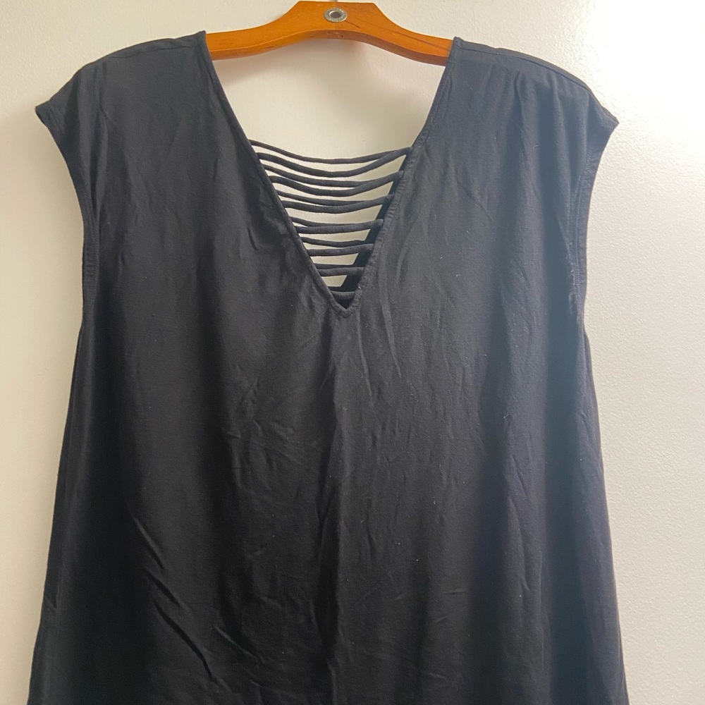 American Eagle Outfitters - Short Sleeve Black T-Shirt